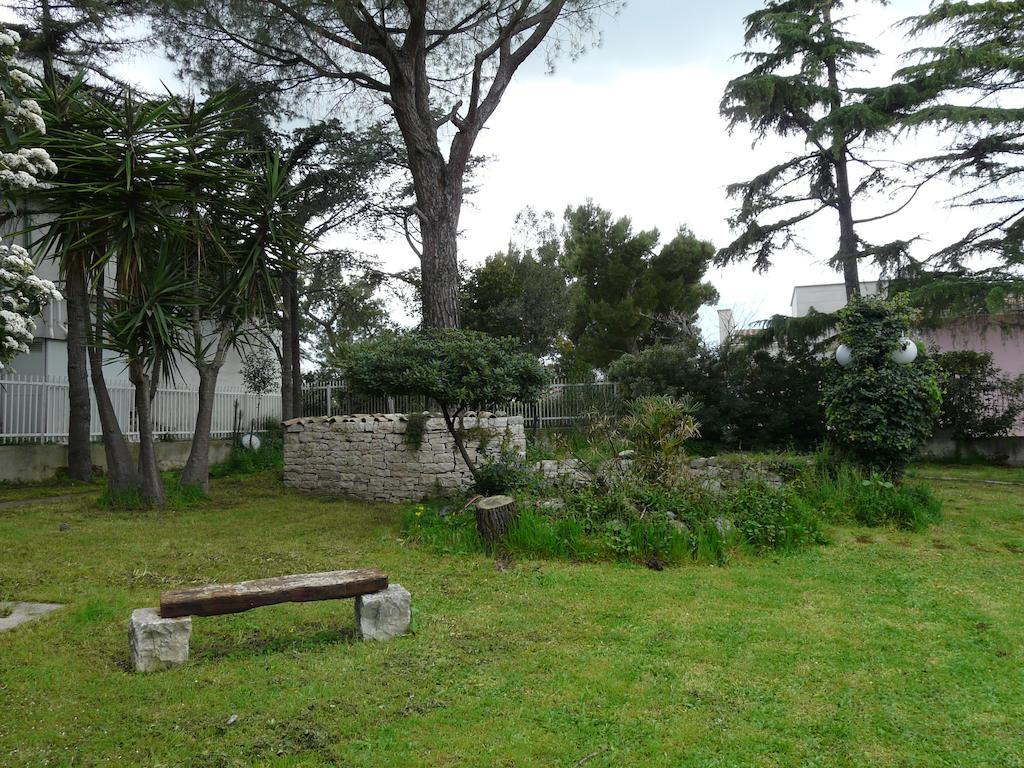 B&B Villa Garden Bisceglie Buitenkant foto