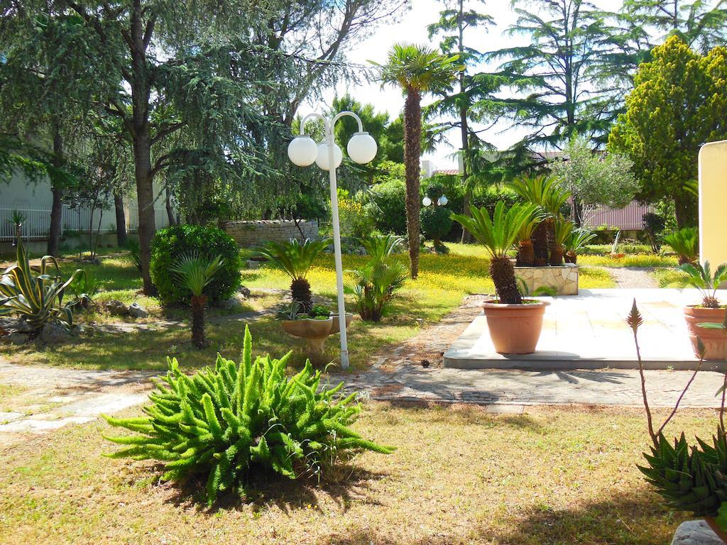 B&B Villa Garden Bisceglie Buitenkant foto