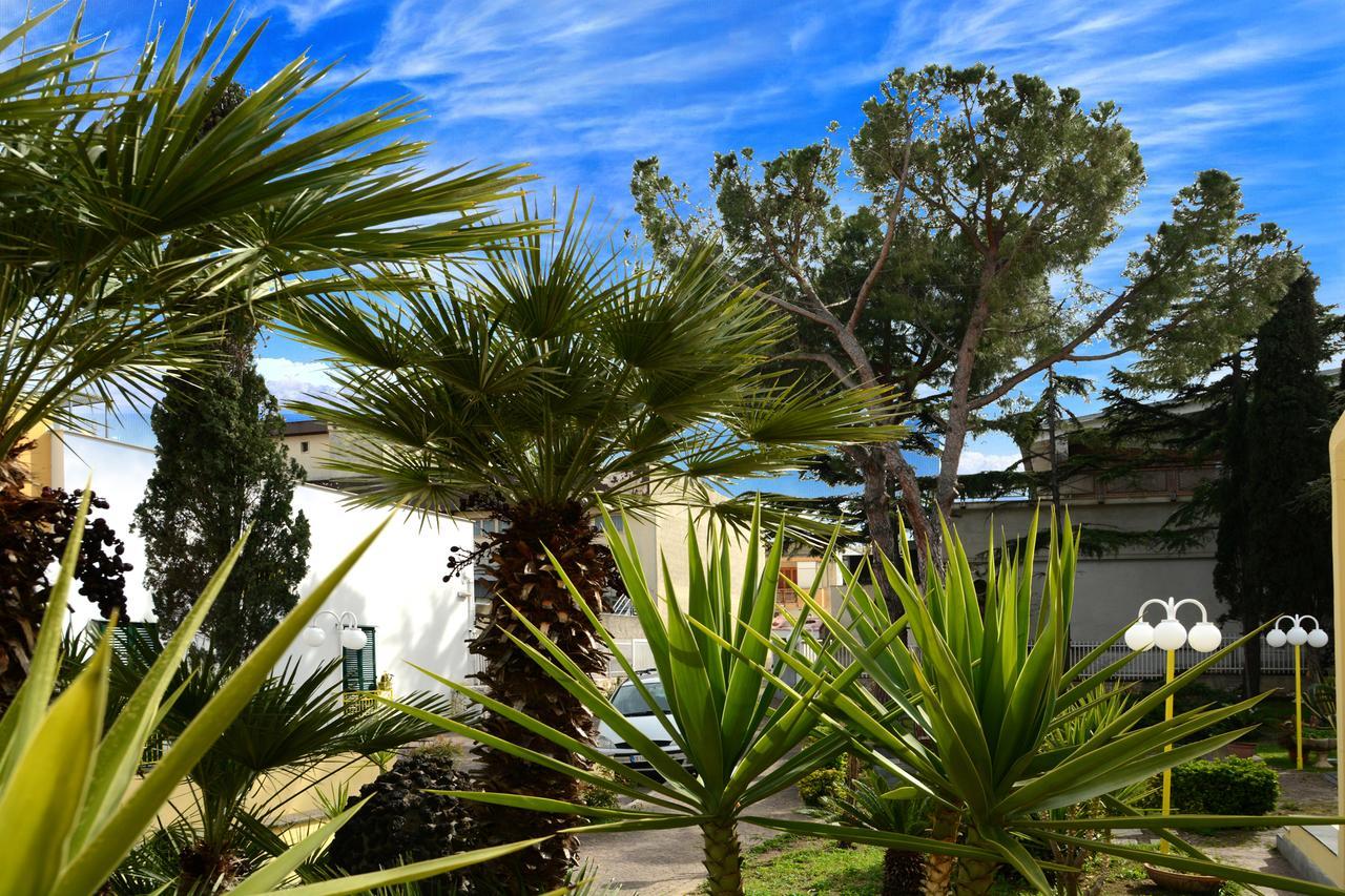 B&B Villa Garden Bisceglie Buitenkant foto