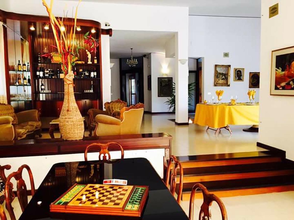 B&B Villa Garden Bisceglie Buitenkant foto