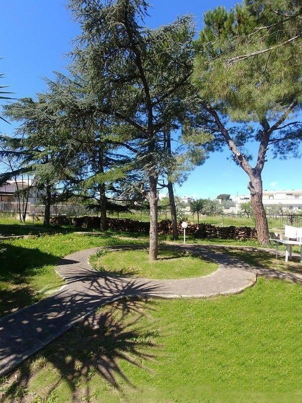 B&B Villa Garden Bisceglie Buitenkant foto